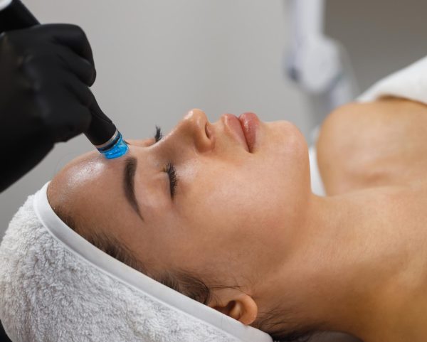 cosmetologist-making-mesotherapy-injection-with-dermapen-on-face-for-rejuvenation-on-the-spa-center